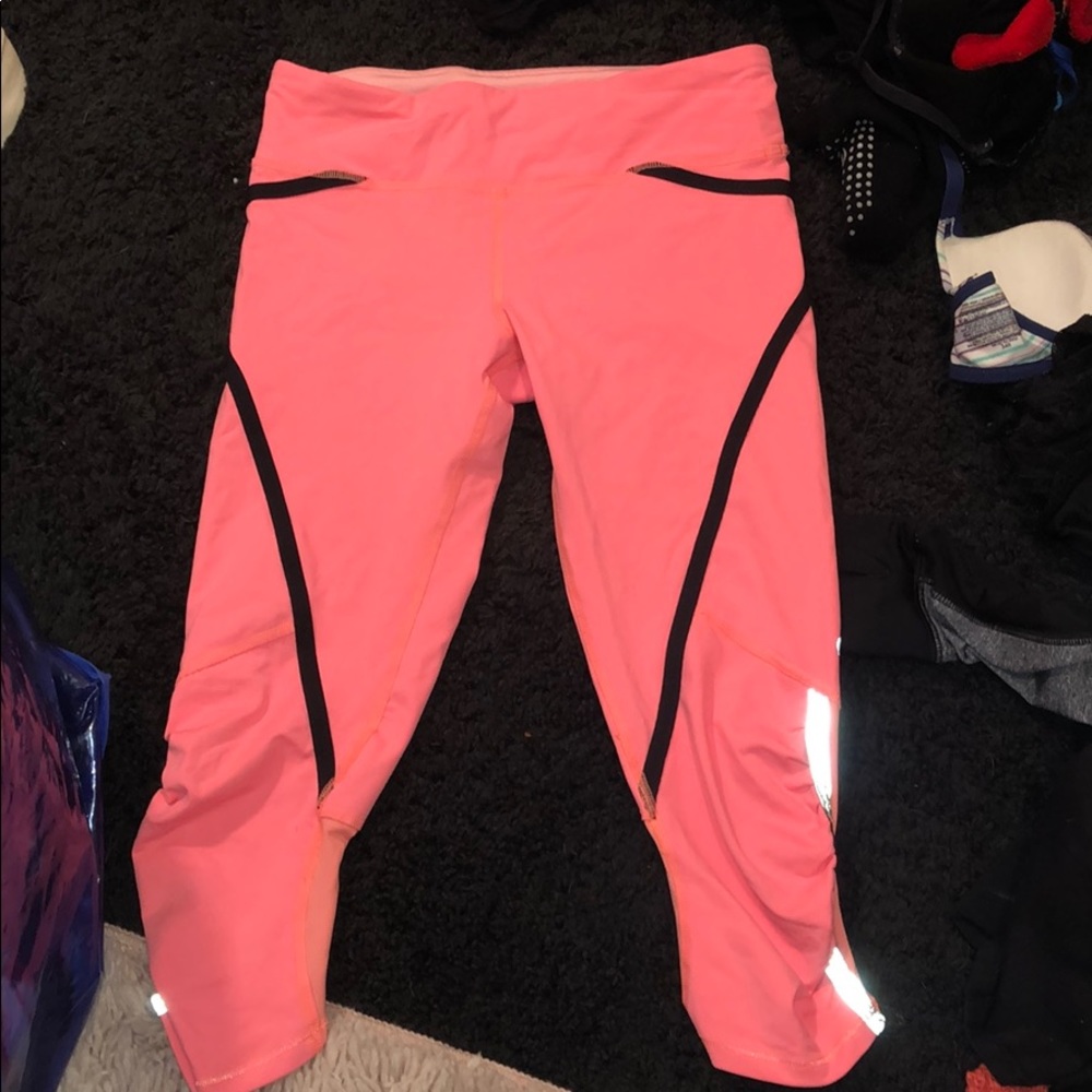 Lululemon pink cropped leggings